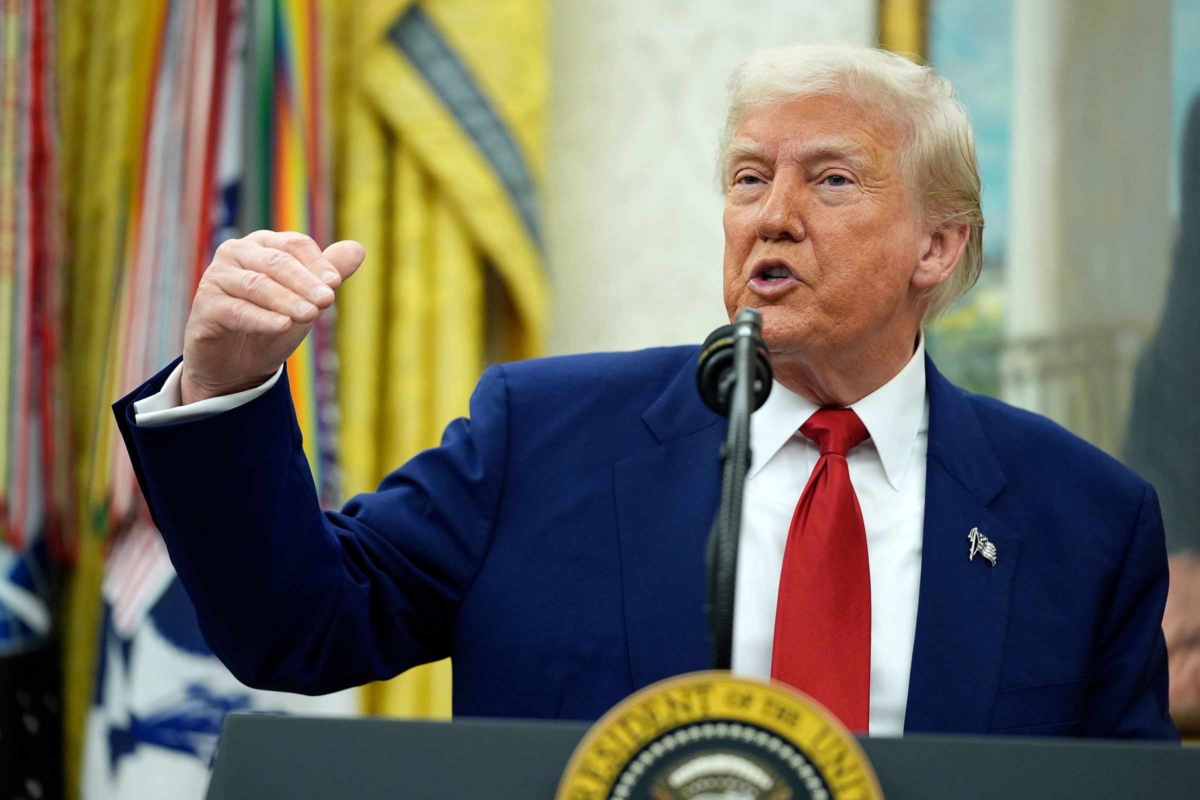 Trump classifica pergunta sobre 'TACO trade' como a mais desagradável que já recebeu
