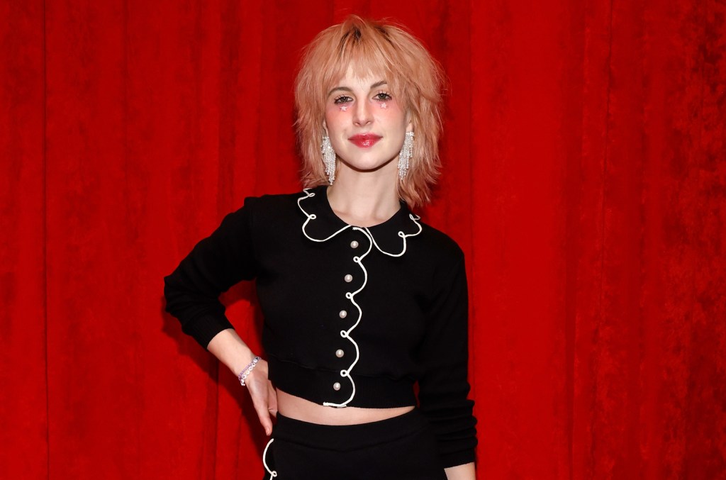 Paramore lança 17 novas músicas de surpresa em seu site oficial