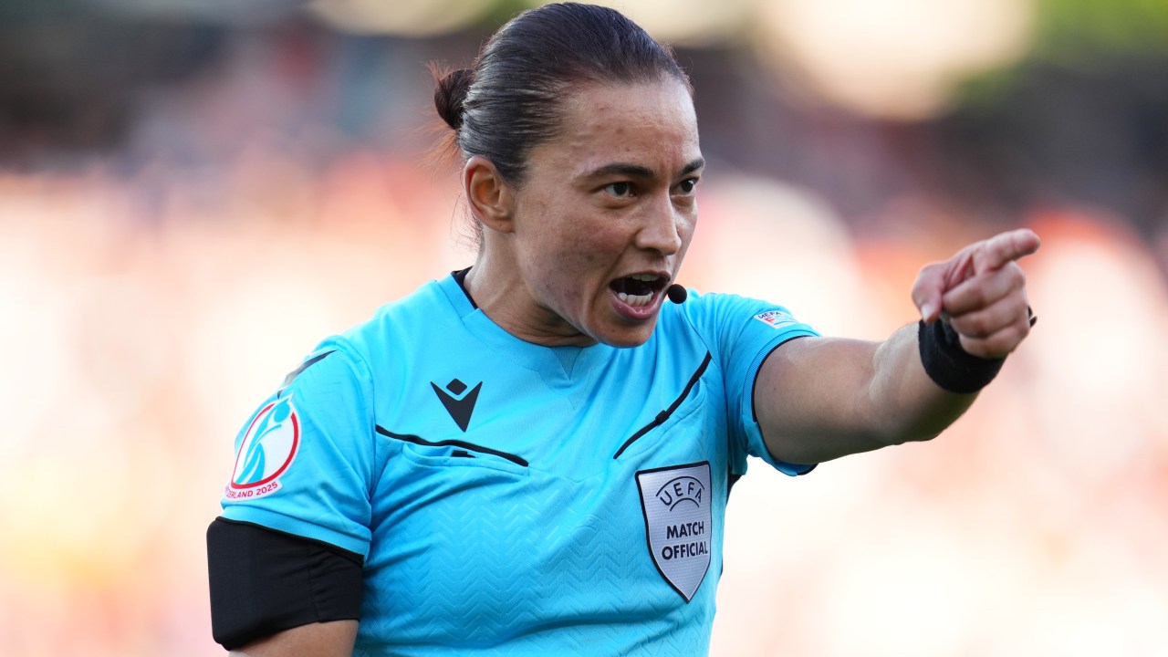 Trio de arbitragem brasileiro apita semifinal da Eurocopa entre Alemanha e Espanha