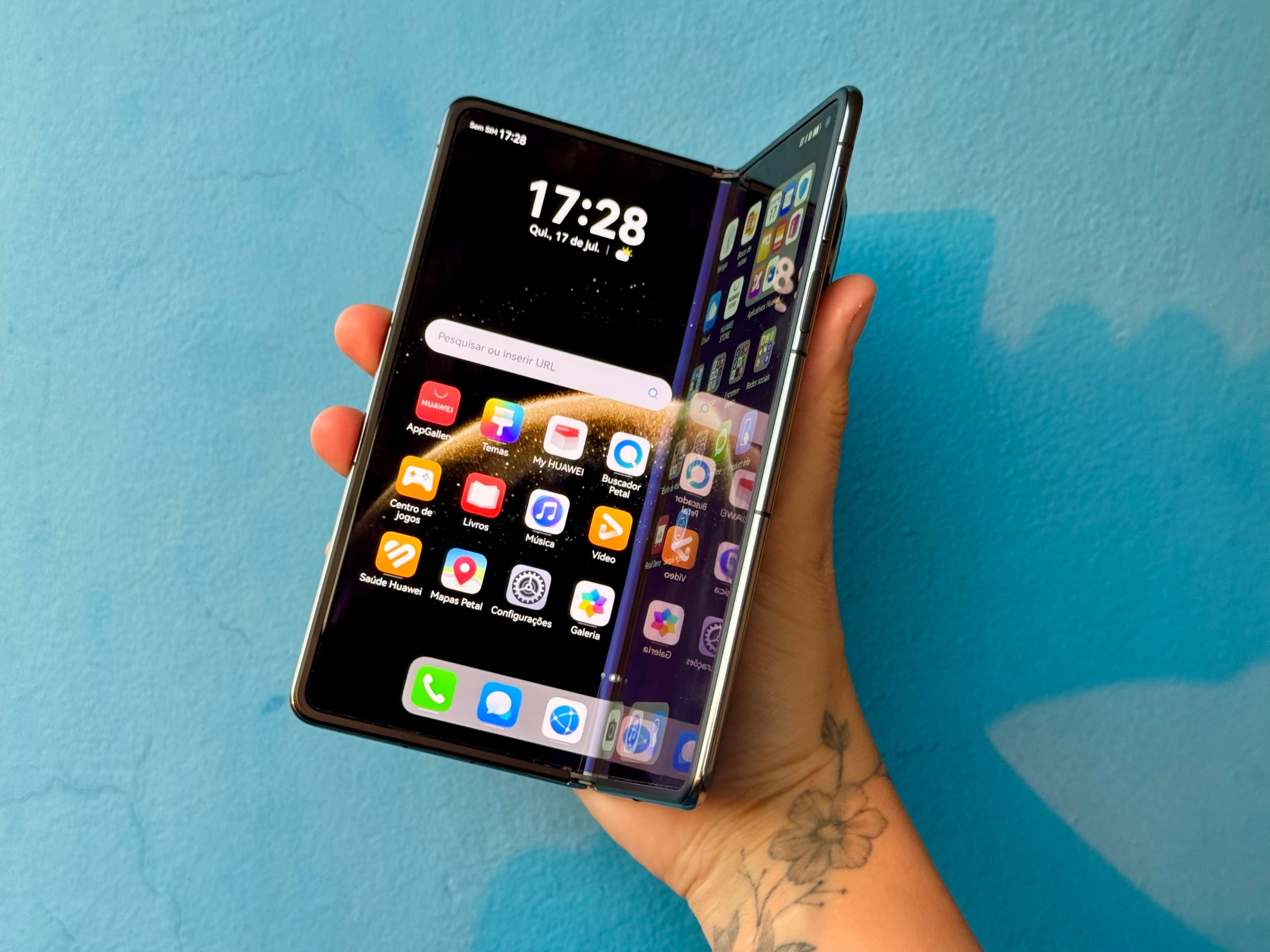 Huawei Mate X6 se destaca como celular dobrável com preço acessível no mercado