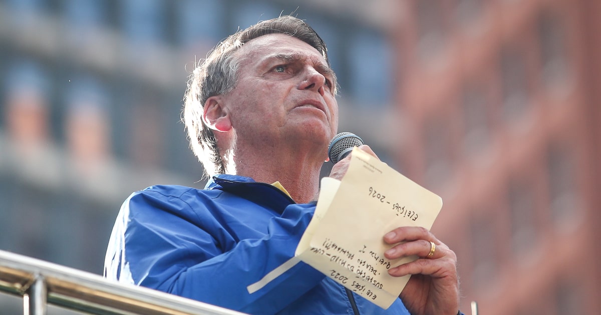 Bolsonaro elogia Trump e pede ação urgente após tarifas dos EUA contra o Brasil