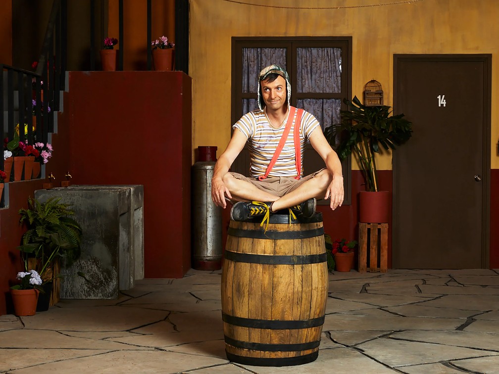 Nova série da HBO Max retrata a vida de Roberto Gómez Bolaños, criador do Chaves