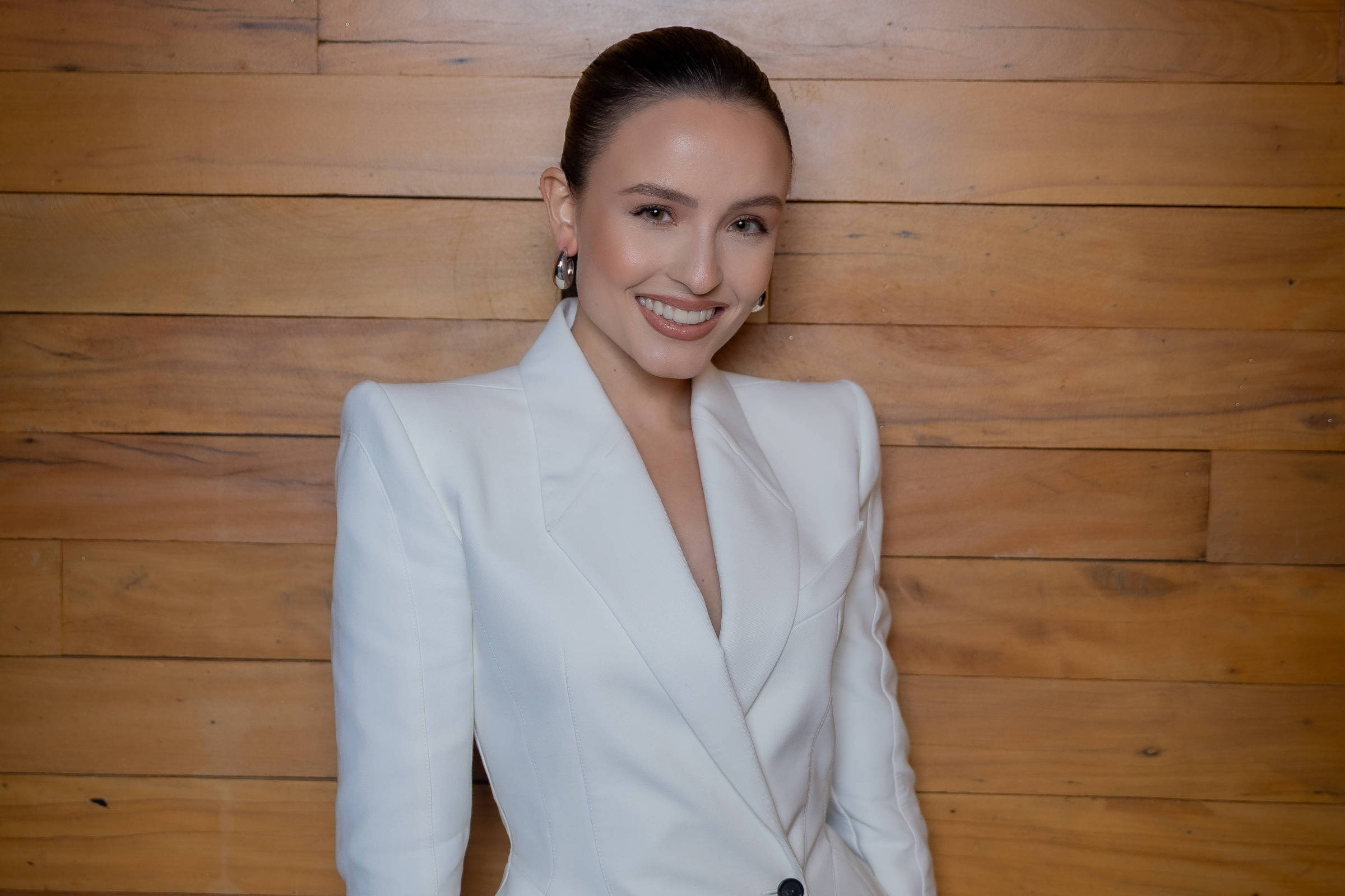 Larissa Manoela responde com deboche a crítica de Sonia Abrão em programa de TV