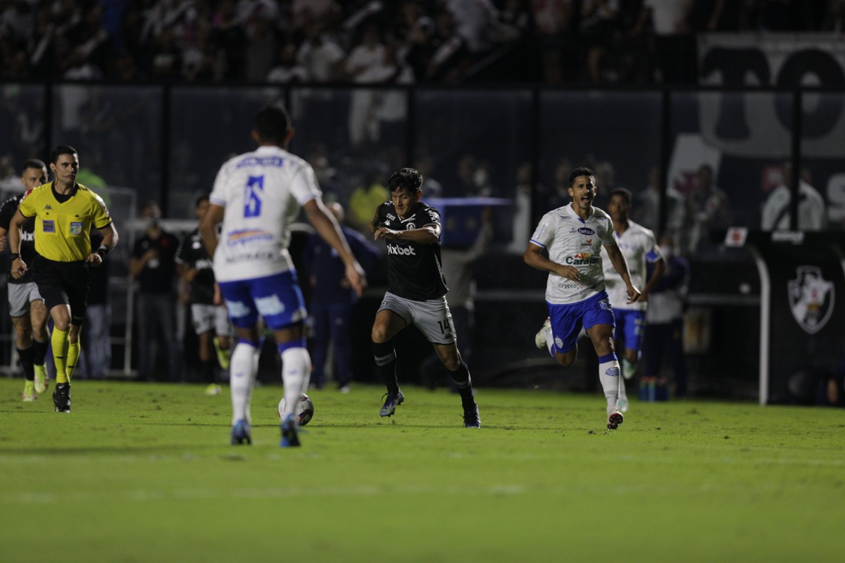 Parlamentares destinam emendas a clubes de futebol para apoio financeiro e técnico