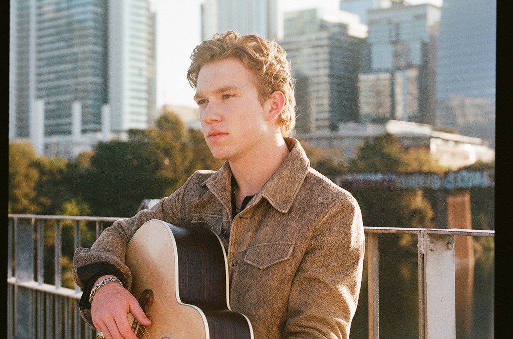 Ty Myers lança 'Ends of the Earth' e explora amor e incertezas da juventude