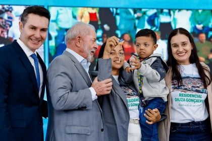 Lula entrega quase 2 mil moradias do Minha Casa, Minha Vida para a classe média