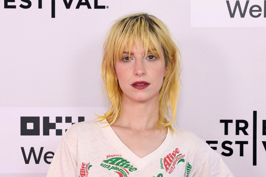 Hayley Williams lança coleção solo de 17 faixas em plataformas de streaming