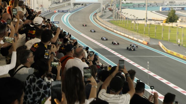 'F1' se torna o filme de maior bilheteira da Apple nos cinemas