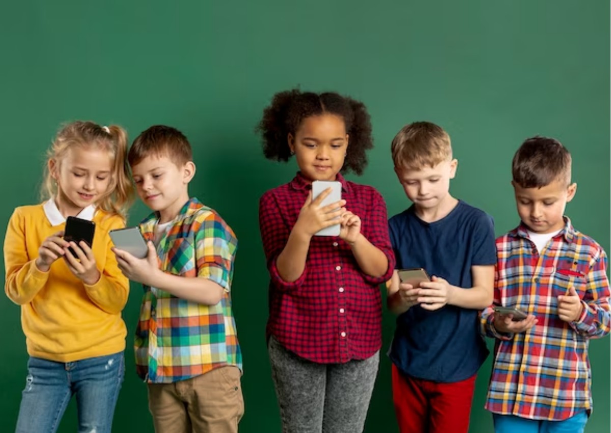 Especialistas explicam os possíveis riscos à saúde física e mental do excesso de telas às crianças (Foto: Sally Anscombe/Getty Images)