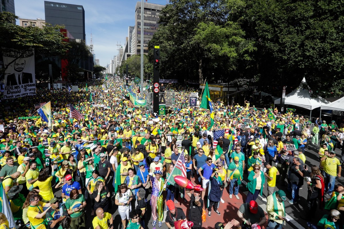 Manifestantes se mobilizam em ato contra Lula e Moraes em São Paulo sem Bolsonaro