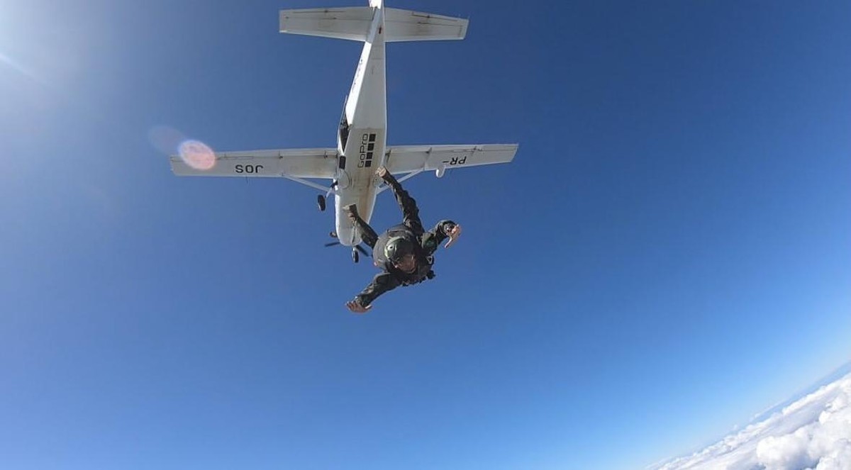 Militar falece durante salto de paraquedas em treinamento do Exército em Goiás