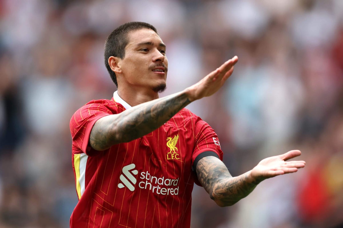 Darwin Nunez brilha e marca três gols na vitória do Liverpool sobre o Stoke
