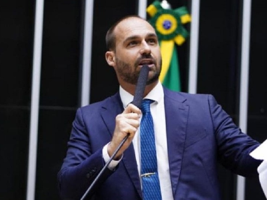 Eduardo defende tarifas de Trump como a única esperança para o Brasil