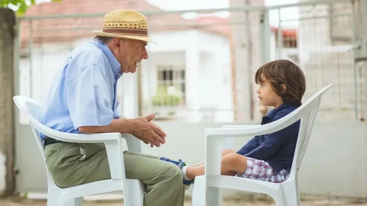 Teste de sentar e levantar revela saúde e riscos de quedas em idosos
