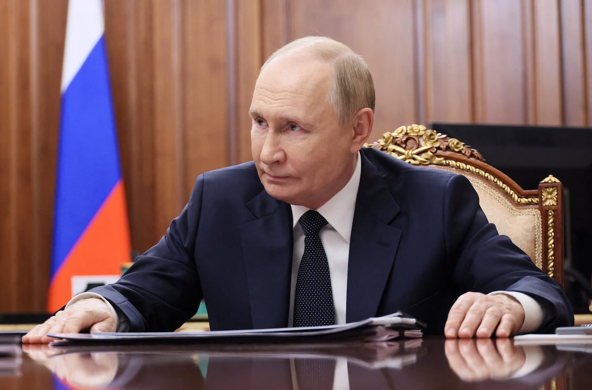 Putin aceita se reunir com Zelenski sob pressão de Trump por uma tregua