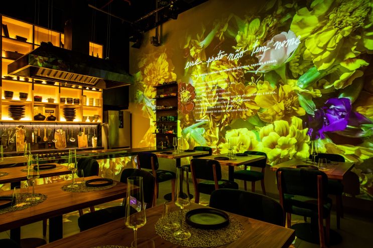 Salão incógnito fica dentro do Chez Claude do Leblon e promove experiências gastronômicas e sensoriais que duram cerca de 2h20. / Foto: Tomas Rangel (CNN)