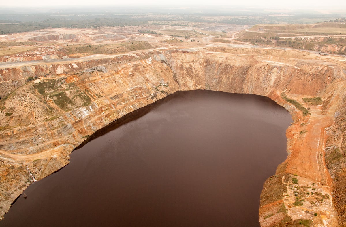 A mineração é a principal causa antropogênica de contaminação dos solos por metais pesados. Na imagem, vista aérea da mina de Aznalcóllar, fotografada em 2017. (Foto: Zu Sanchez Photography/Getty Images)