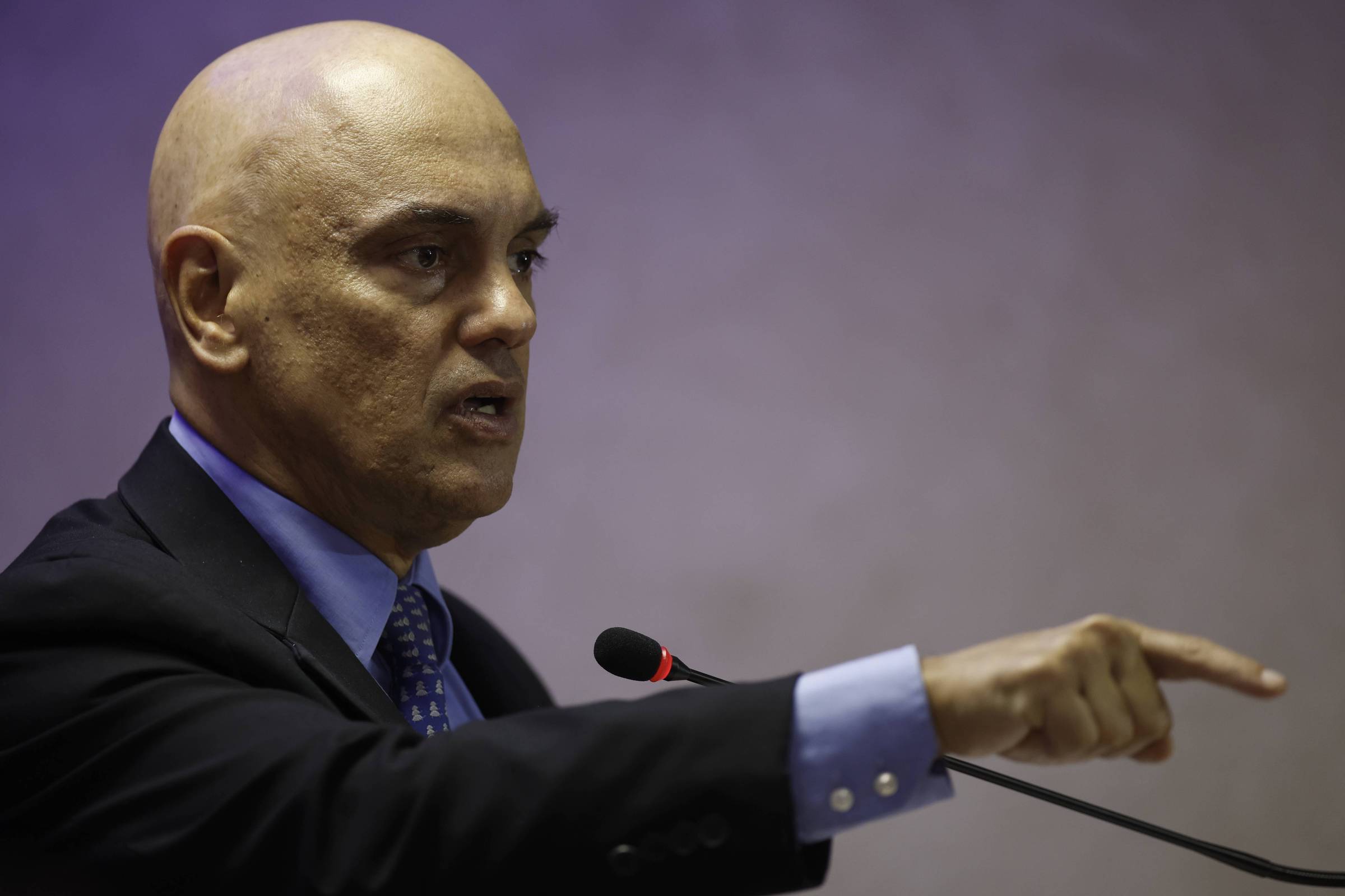 O ministro do Supremo Tribunal Federal, Alexandre de Moraes, durante aula magna na Fundação Getulio Vargas, em Brasília (Foto: Pedro Ladeira - 11.mar.25/Folhapress)