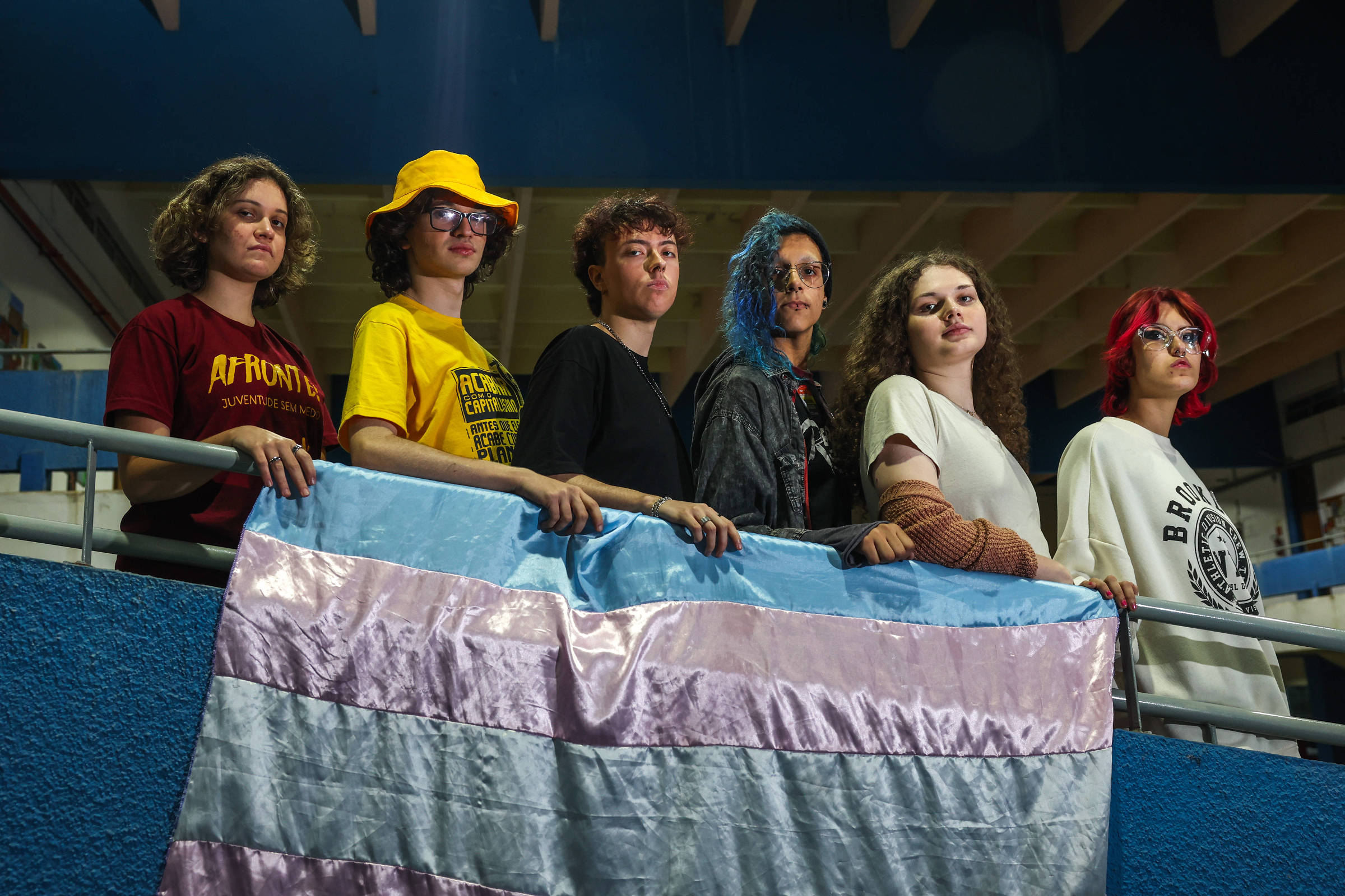 Grupo de estudantes da Universidade de São Paulo (USP) que faz campanha pela adoção da política de cotas para pessoas trans (Foto: Rafaela Araújo - 4.out.24/Folhapress)
