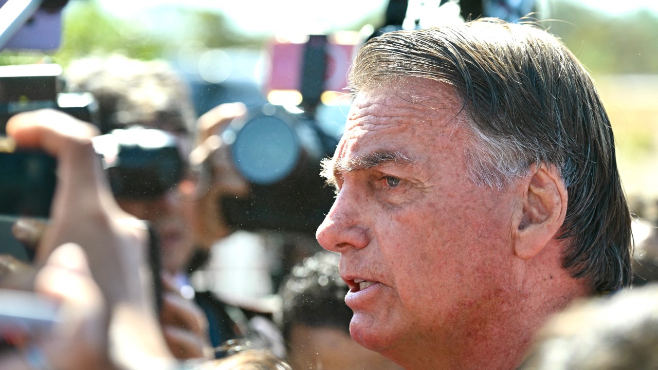 Bolsonaro busca passaporte para encontro com Trump nos Estados Unidos