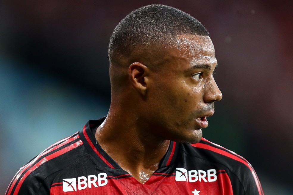 Flamengo se prepara para Copa do Mundo de Clubes com expectativa de retorno de De la Cruz