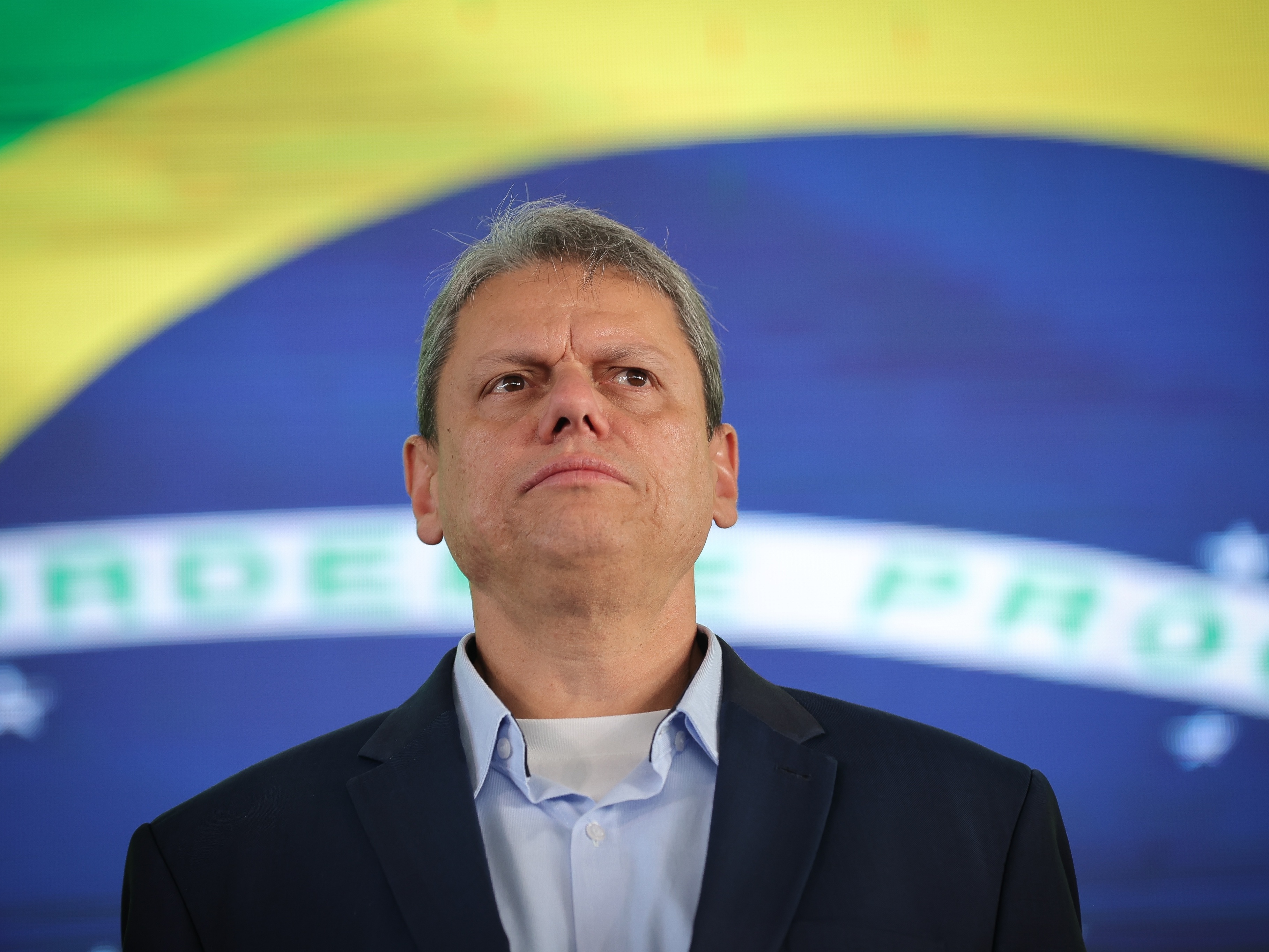 Tarcísio participa de ato com Bolsonaro e busca evitar rótulo de golpista
