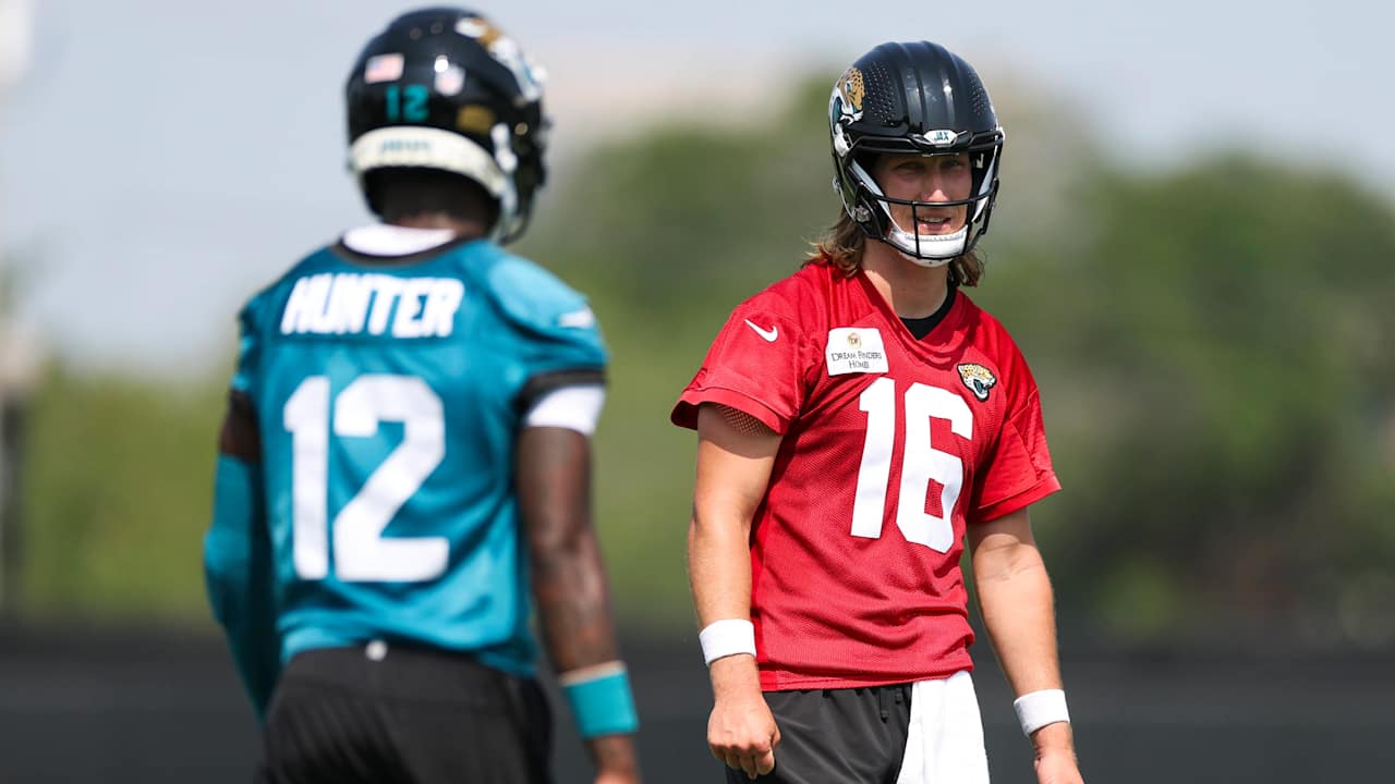 Trevor Lawrence elogia ética de trabalho de Travis Hunter nos Jaguars