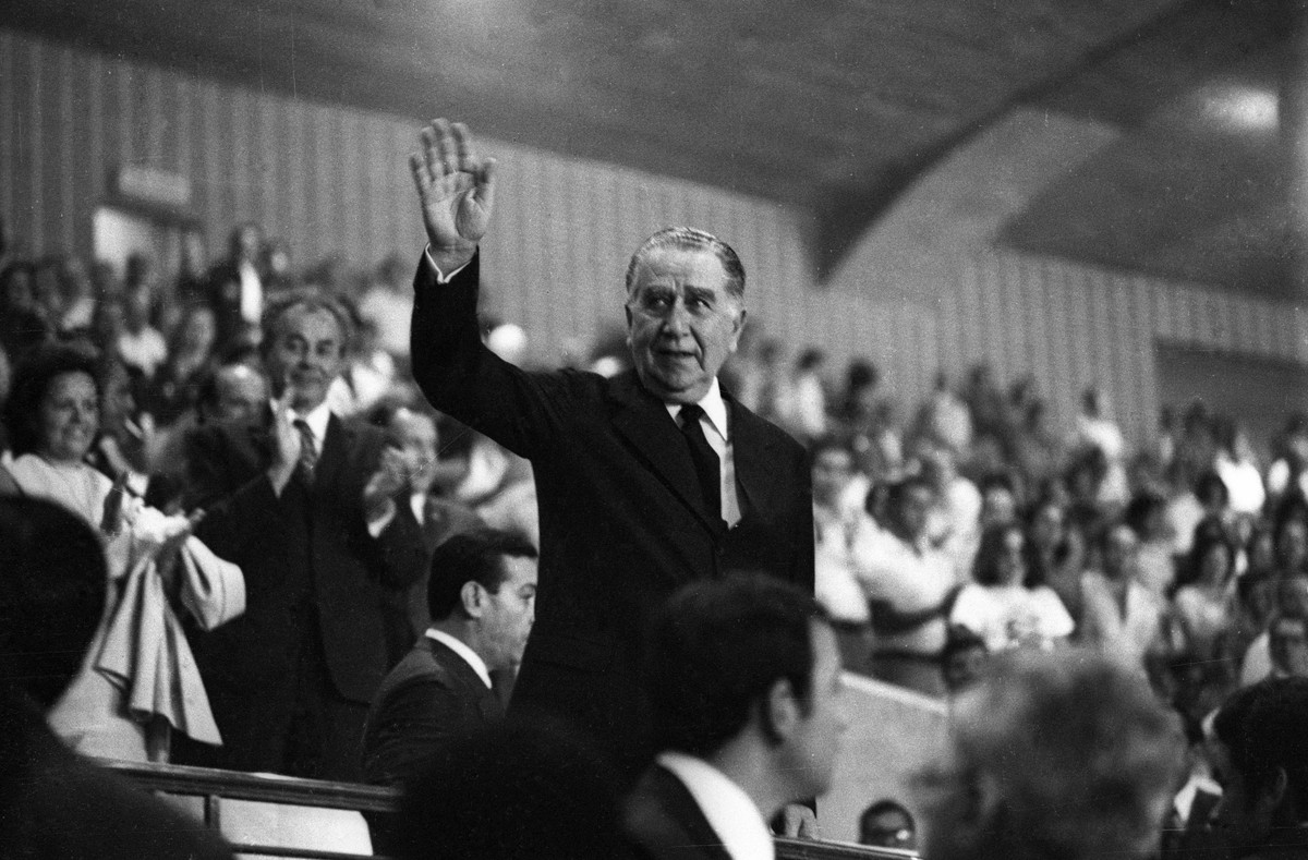 Uerj revoga título de doutor honoris causa concedido a Emílio Médici em 1974