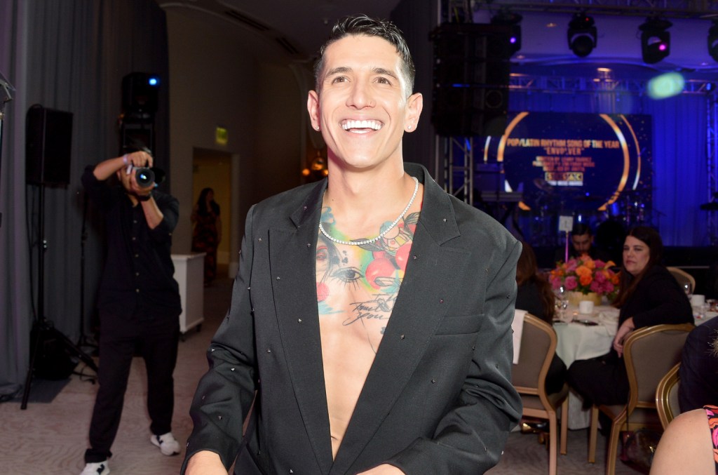 Lenny Tavárez e Alex Hernández se destacam no SESAC Latina Music Awards 2025