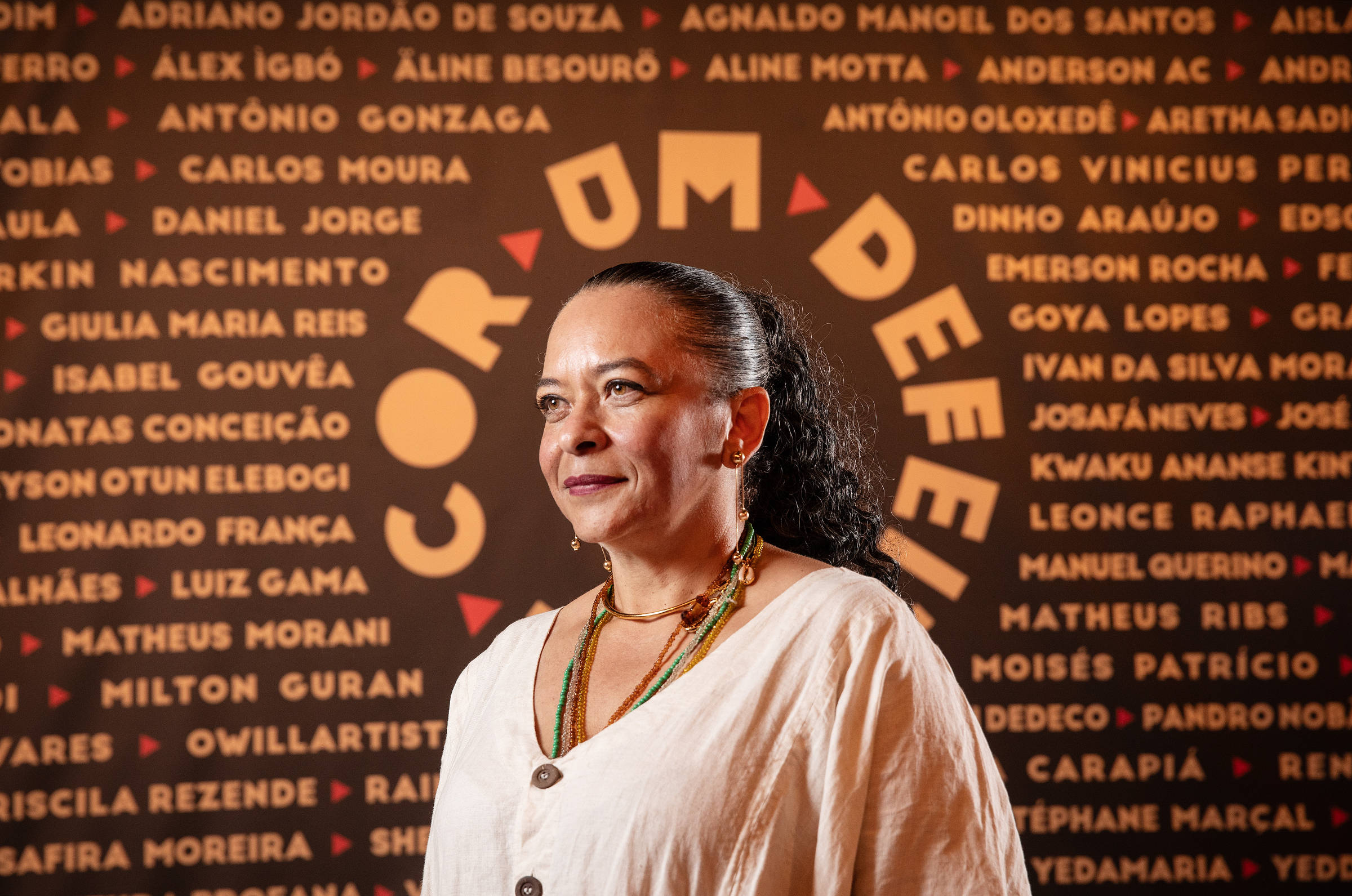 A escritora Ana Maria Goncalves no espaço da exposição 'Um Defeito de Cor', que foi exibida no Sesc Pinheiros, em São Paulo. (Foto: Eduardo Knapp/Folhapress)