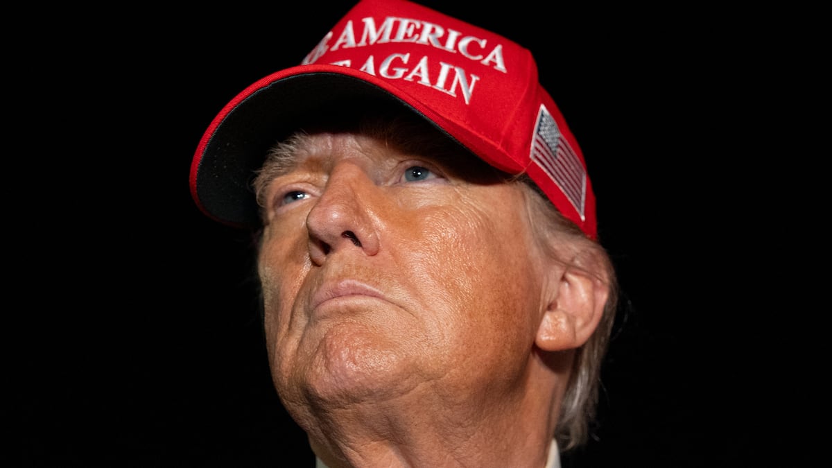 Trump provoca ainda mais o movimento MAGA ao tentar conter a 'lista Epstein'