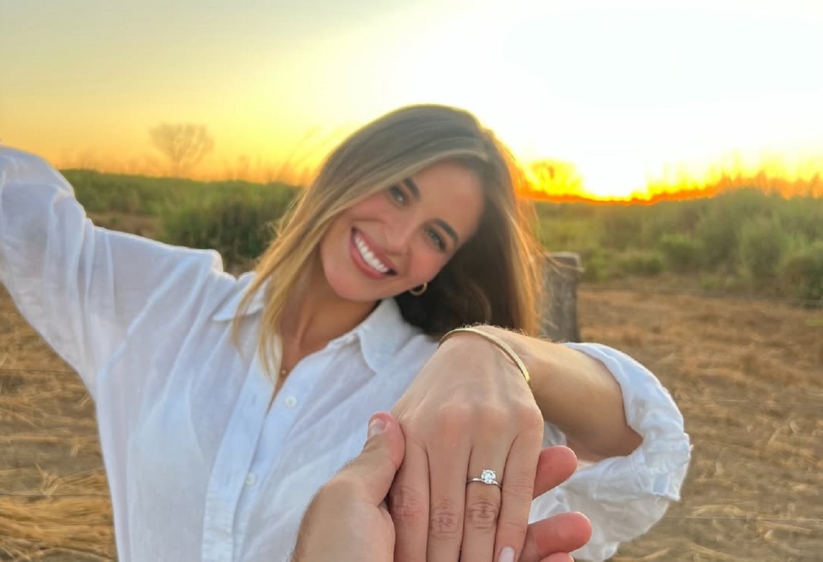 Lorena Carvalho aceita pedido de casamento do namorado em momento especial