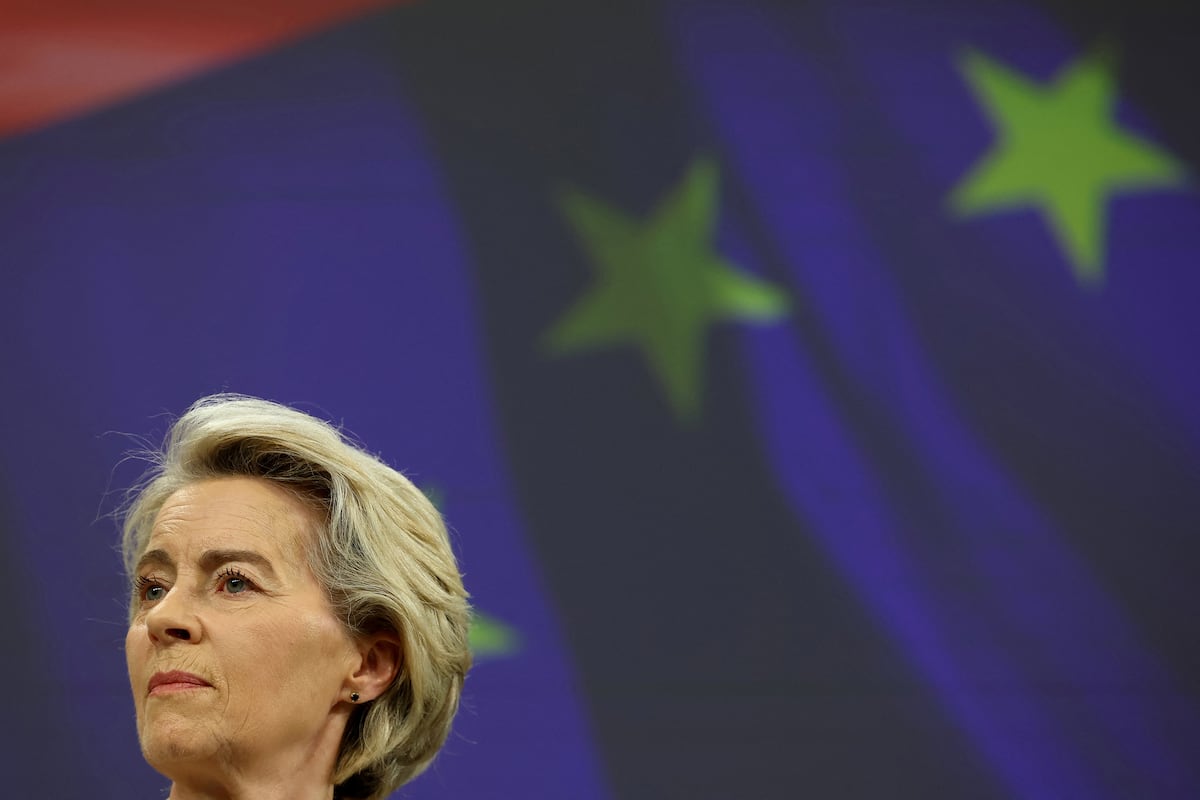 A presidenta da Comissão, Ursula von der Leyen, em Bruxelas no dia 9 de maio. (Foto: Piroschka Van De Wouw/REUTERS)