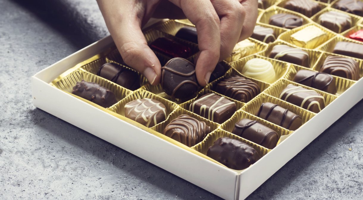 Consumir alimentos desejados como "sobremesas" ajuda quem está de dieta a controlar os desejos e a perder mais peso, segundo estudo (Foto: Ninitta/GettyImages)