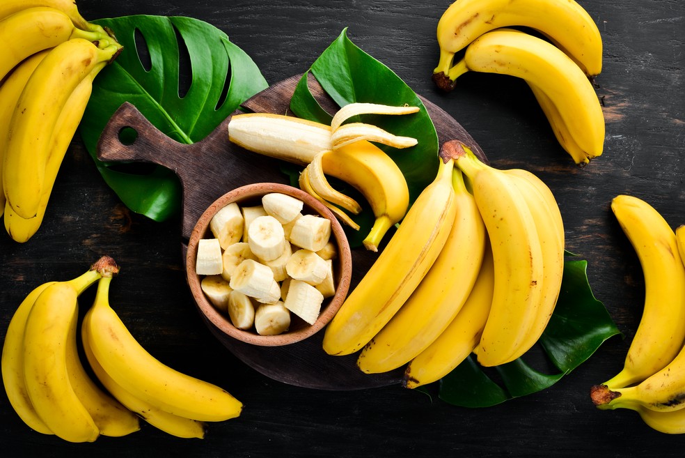 Banana traz 6 benefícios à saúde e um alerta importante para os consumidores