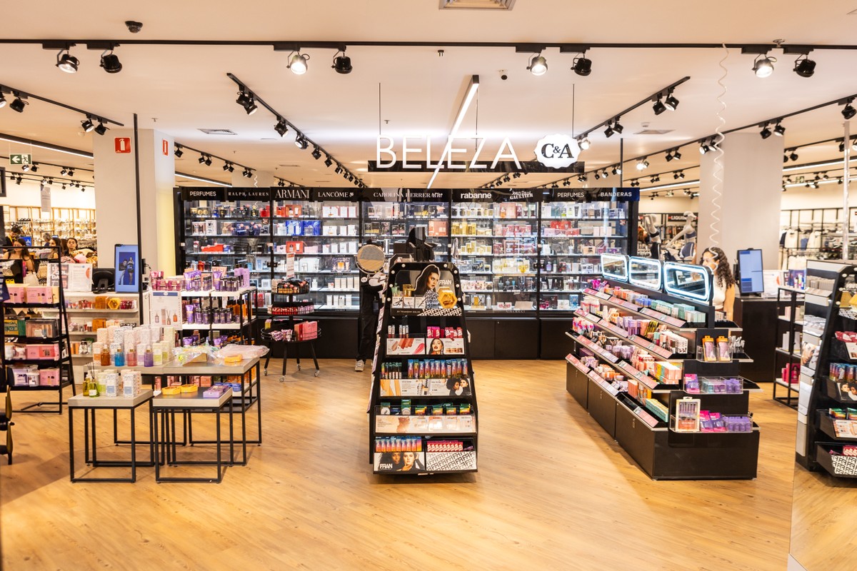 Marcas de moda investem em estratégias para encantar clientes do cabelo aos pés