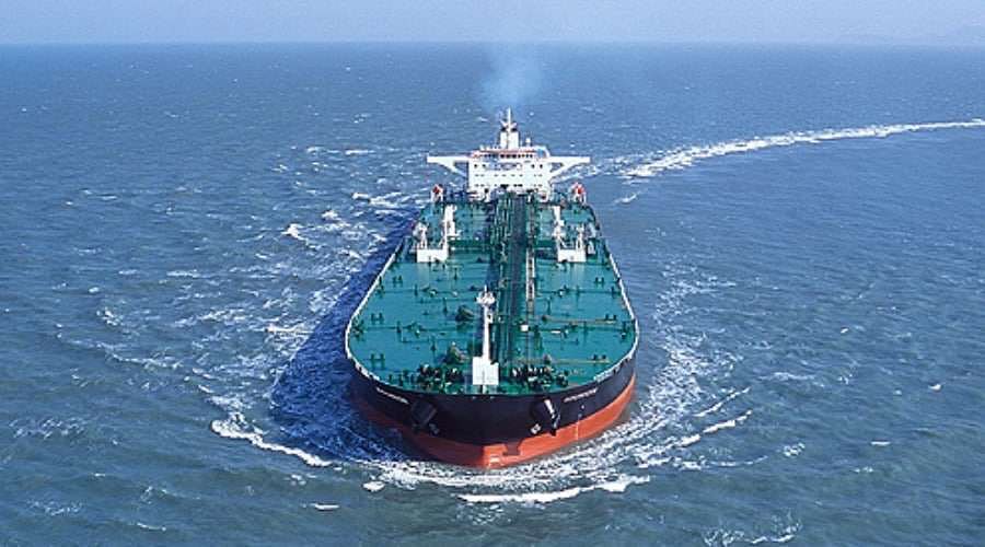 Tripulação deixa navio após ataque no Mar Vermelho, informa agência marítima