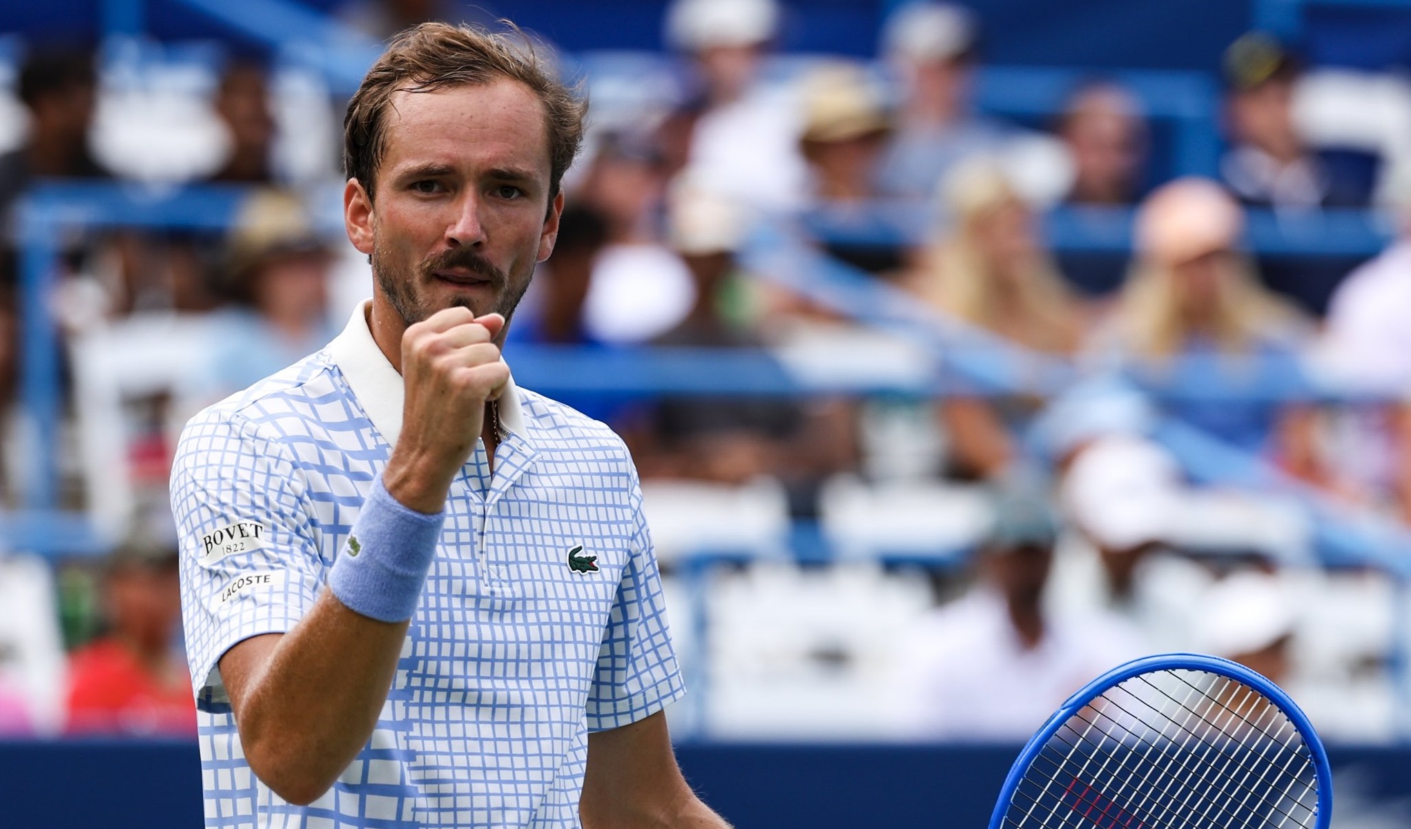 Medvedev supera adversário em Washington, enquanto Fritz e De Minaur avançam