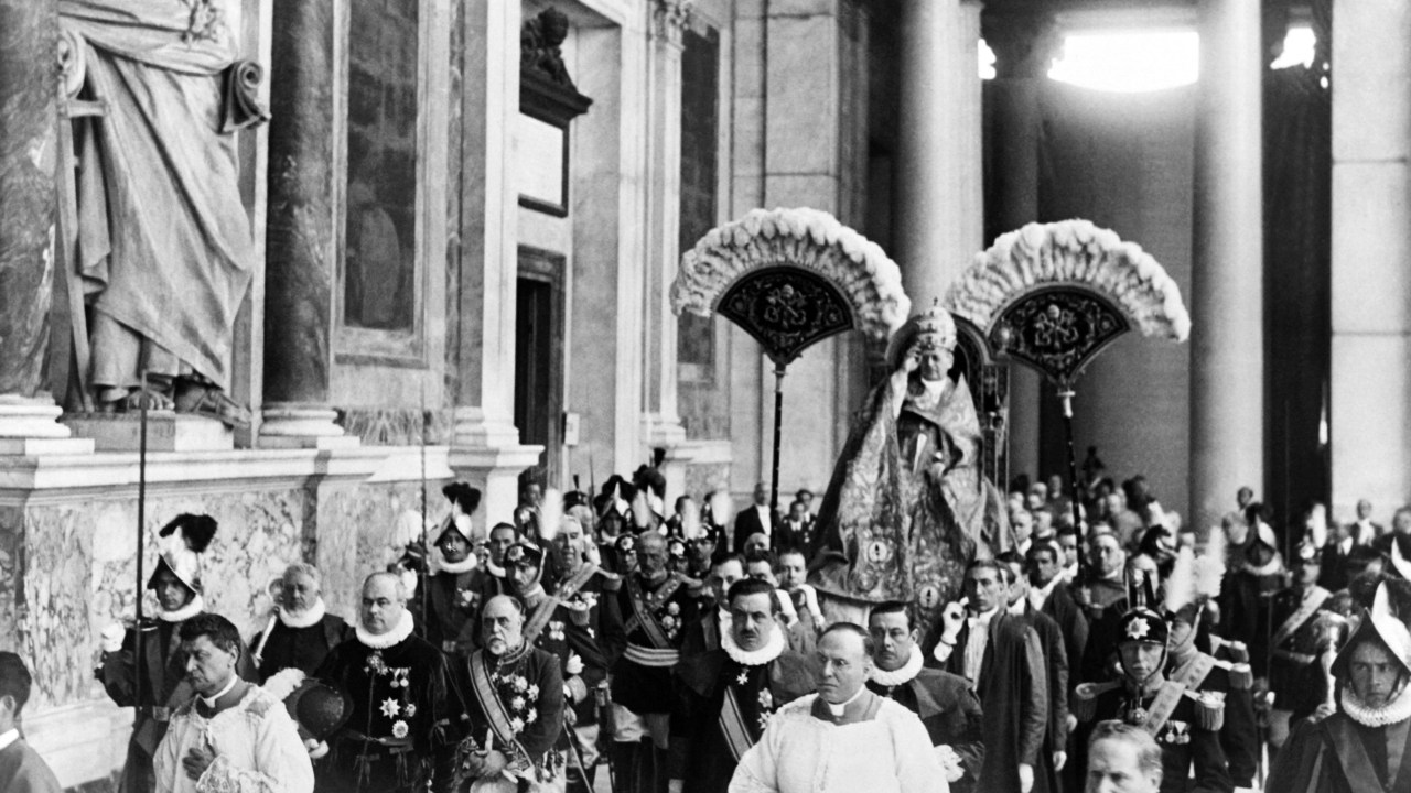 Leão XIV enfrenta desafios históricos ao liderar a Igreja em tempos de mudança
