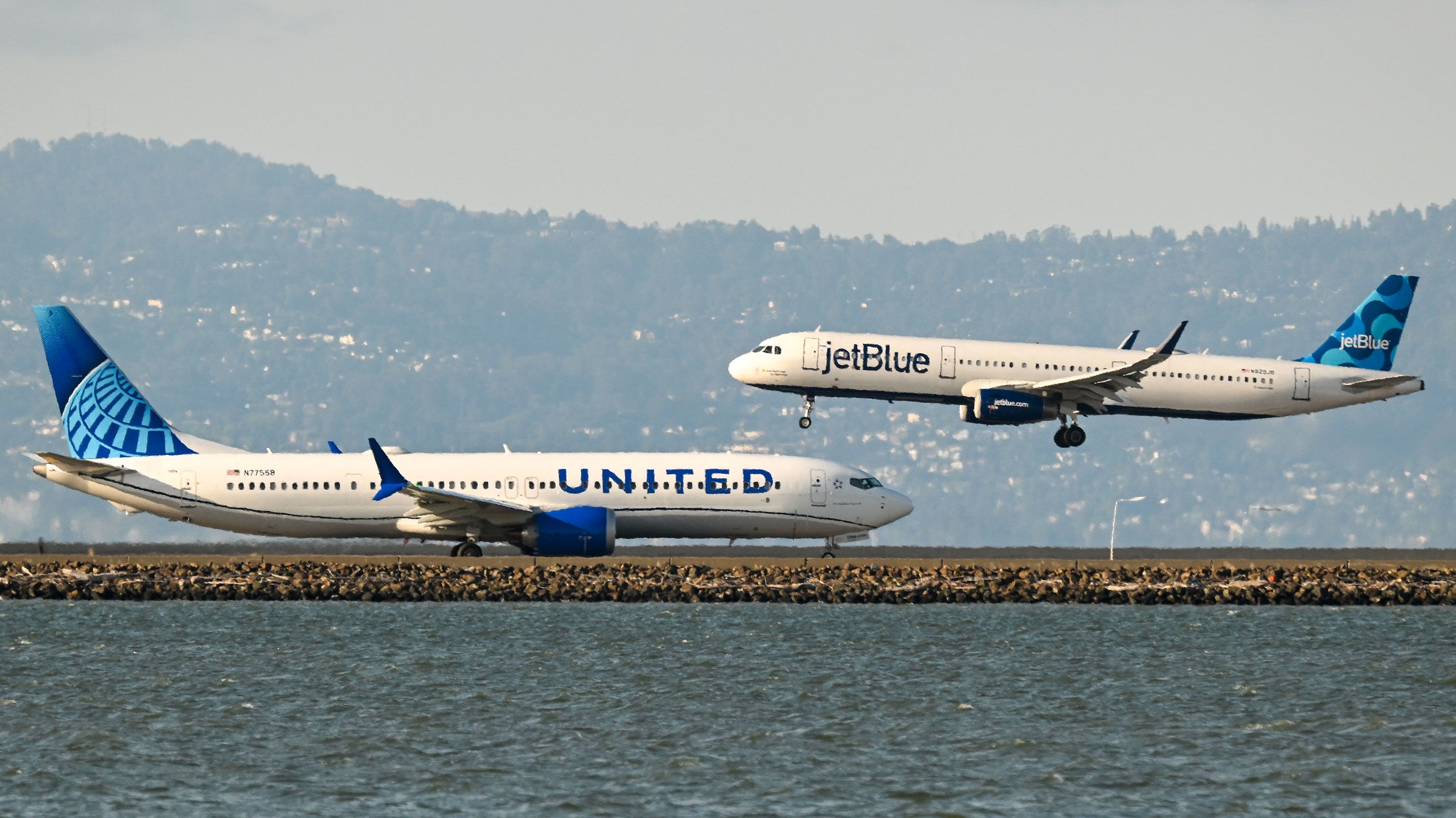 United Airlines e JetBlue permitem troca de milhas entre seus programas de fidelidade