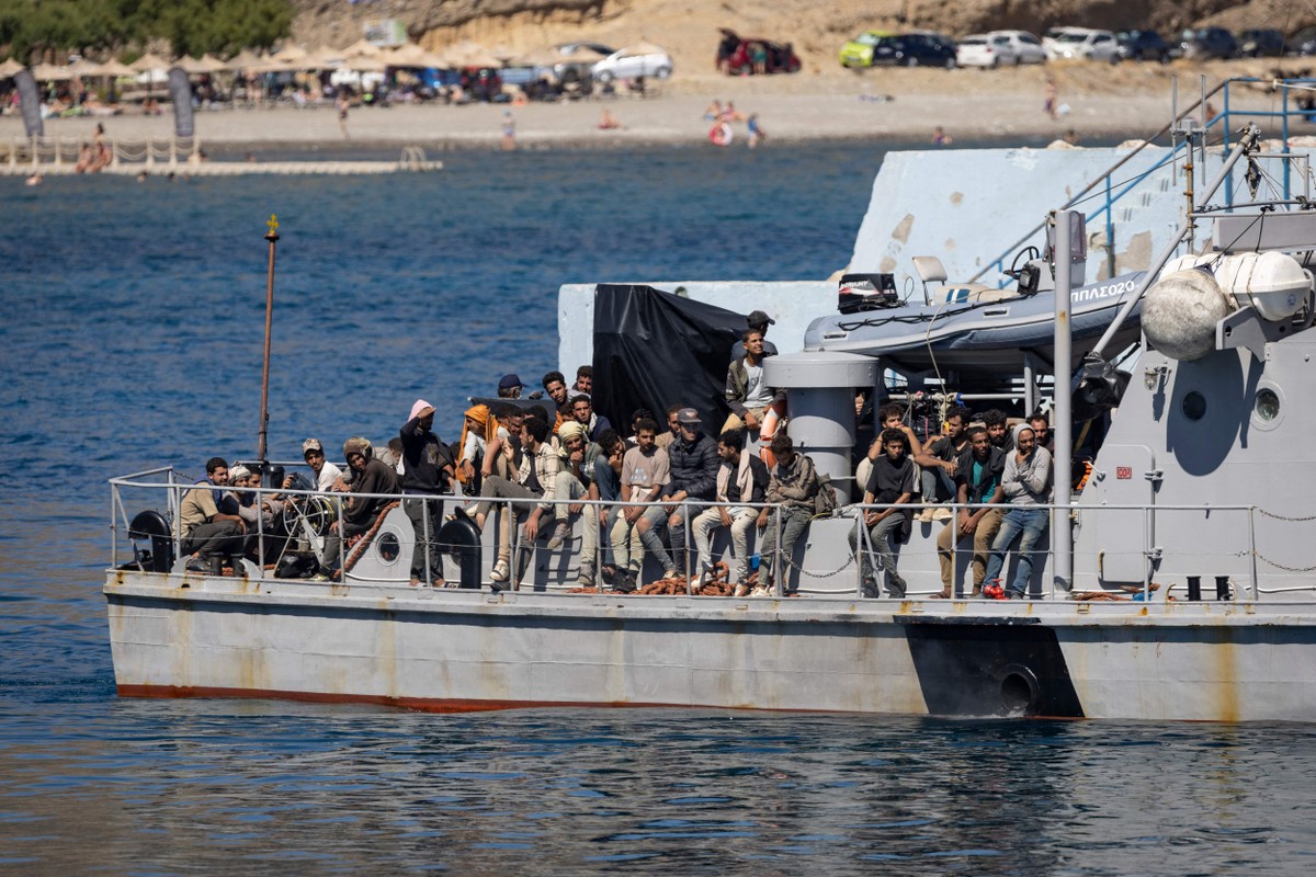 Grécia resgata centenas de migrantes em operação durante o fim de semana
