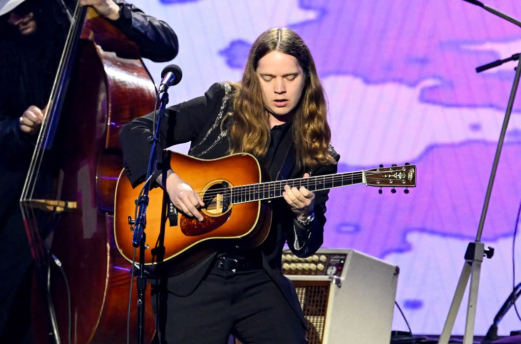 Billy Strings lança colaboração de death metal com a banda Cryptopsy