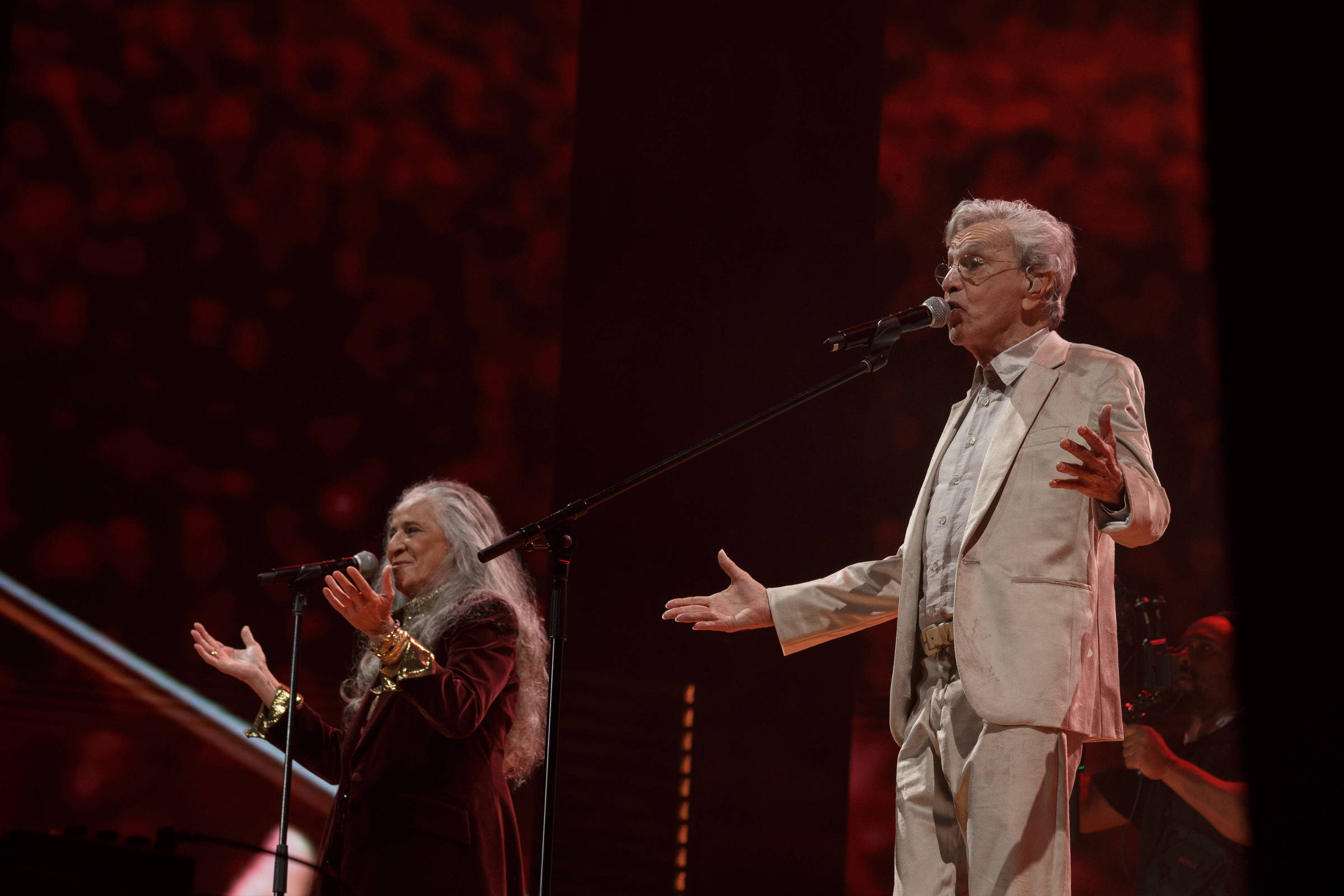 Disco celebra a rica história da turnê de Caetano e Bethânia