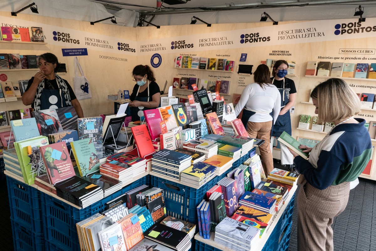 Feira do Livro em SP inicia com debates sobre democracia e programação diversificada