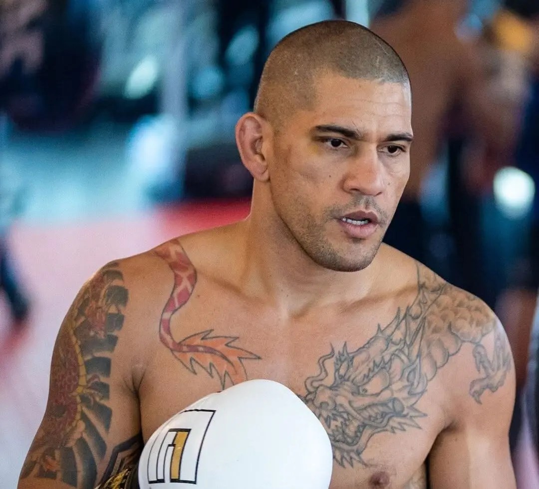 Alex Pereira impressiona em treino de boxe antes de retorno ao UFC 313