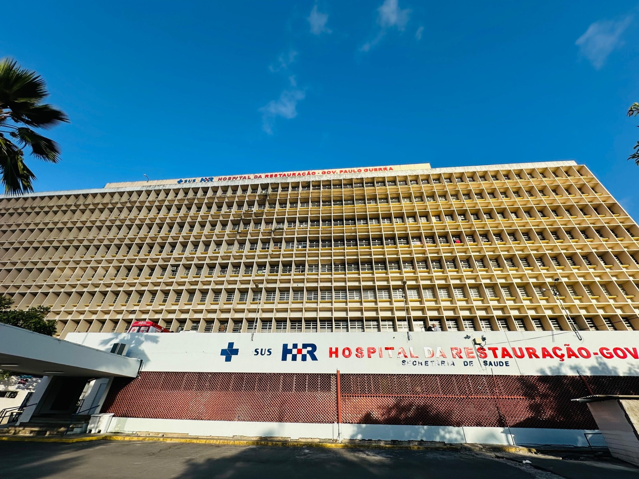 Criança foi internada na UTI do Hospital da Restauração (Foto: Divulgação/SESPE)