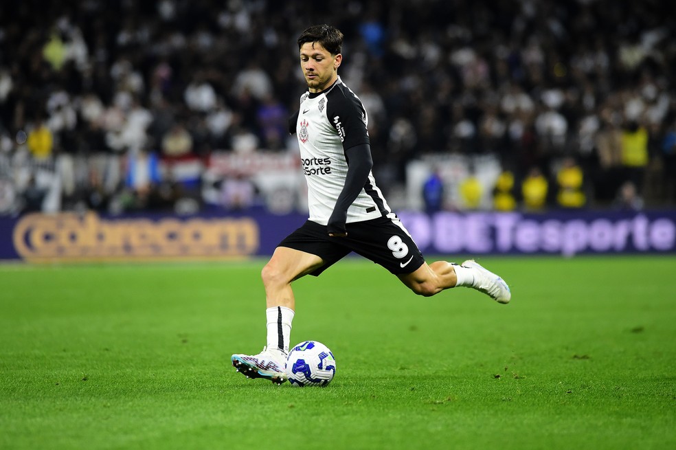 Rodrigo Garro reconhece impacto da crise política no desempenho do Corinthians