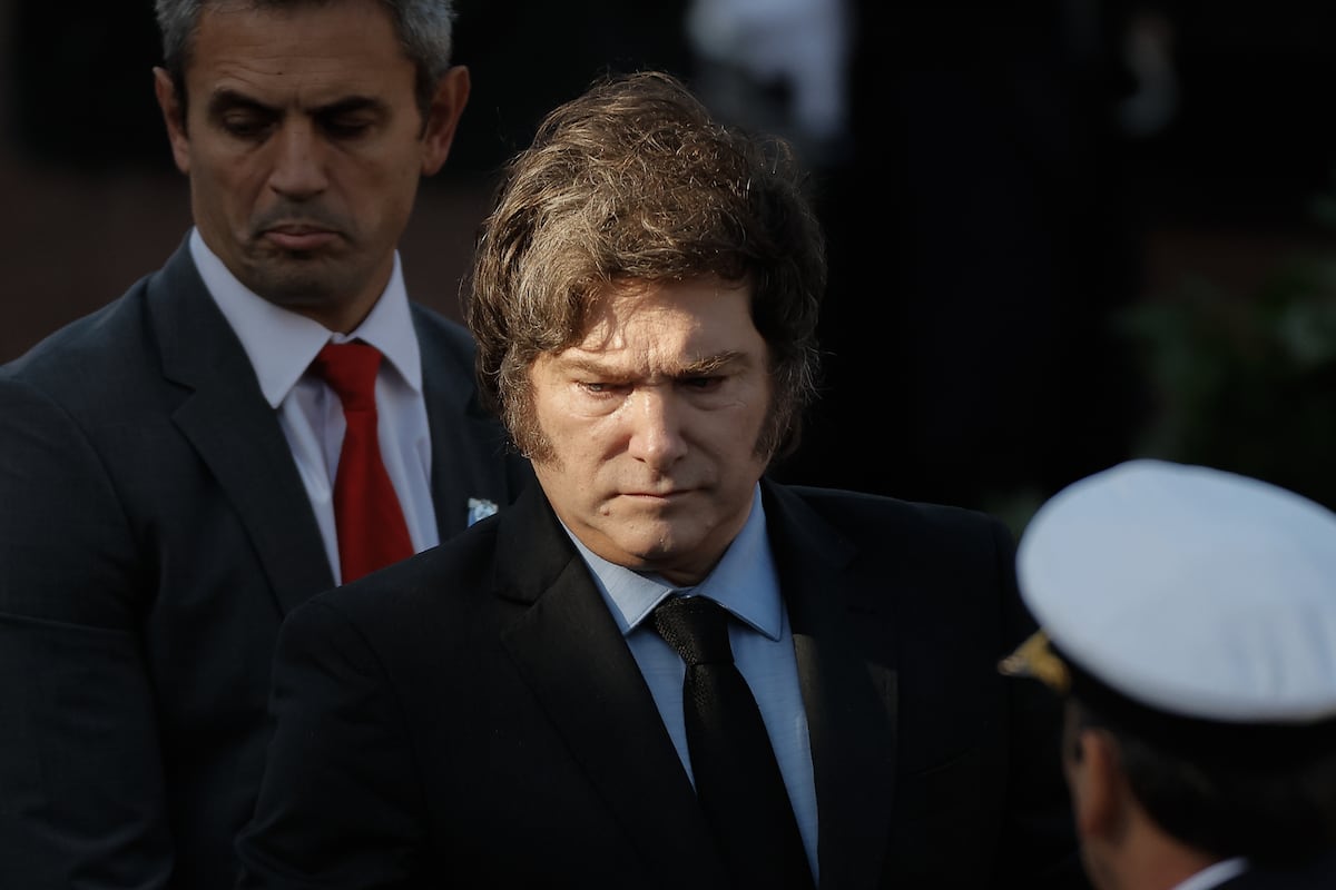 Javier Milei em um homenagem aos caídos na guerra das Malvinas, no dia 2 de abril em Buenos Aires, Argentina. (Foto: Juan Ignacio Roncoroni/EFE)