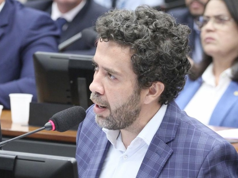 Conselho de Ética analisa suspensão do mandato de Janones por seis meses