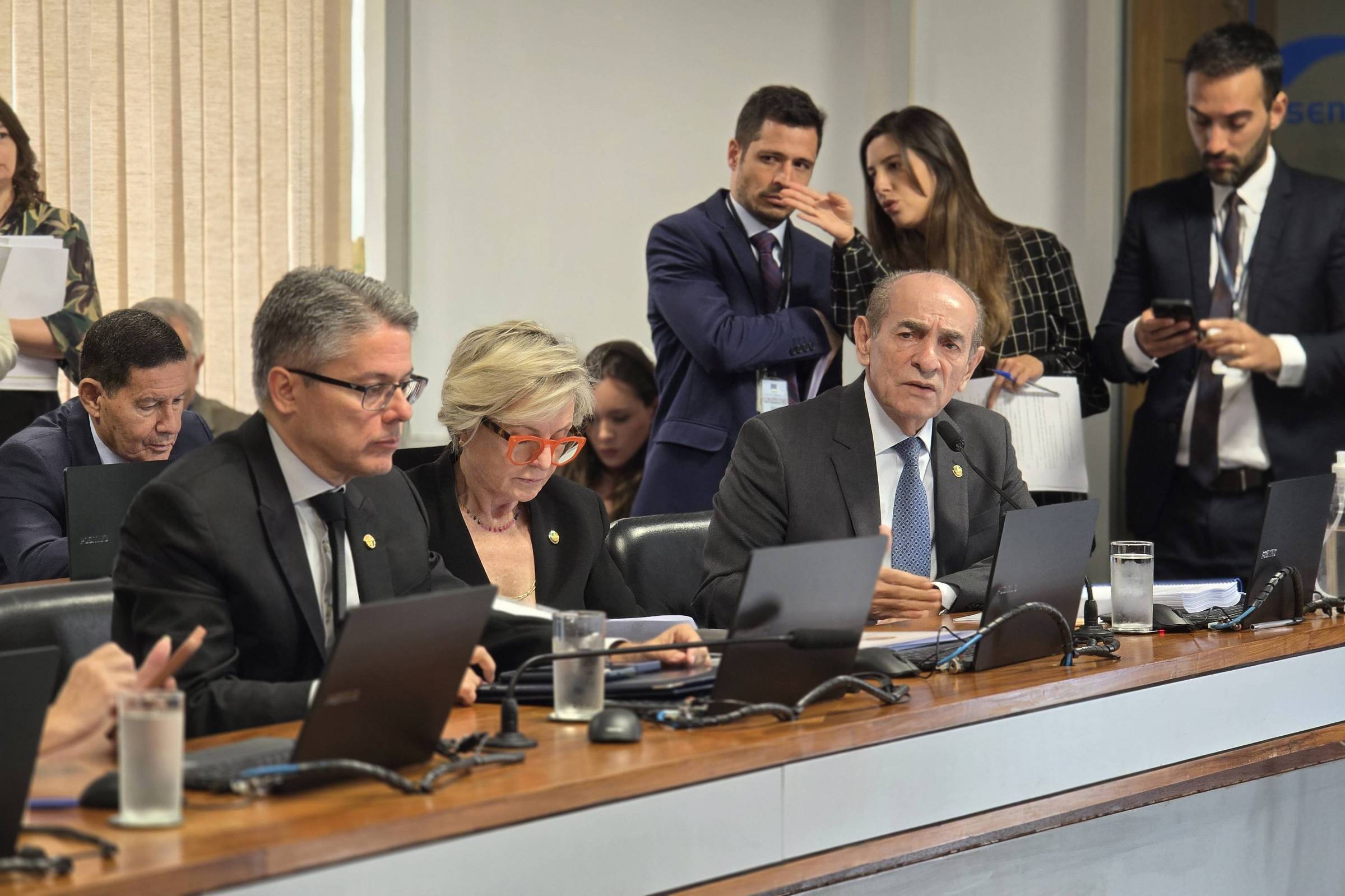Senado adia votação do Código Eleitoral e retoma debate sobre voto impresso